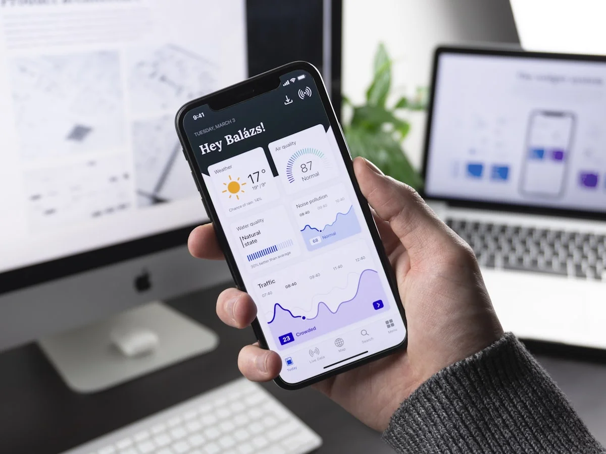 C24 Bank Girokonto und Banking-App auf dem Smartphone