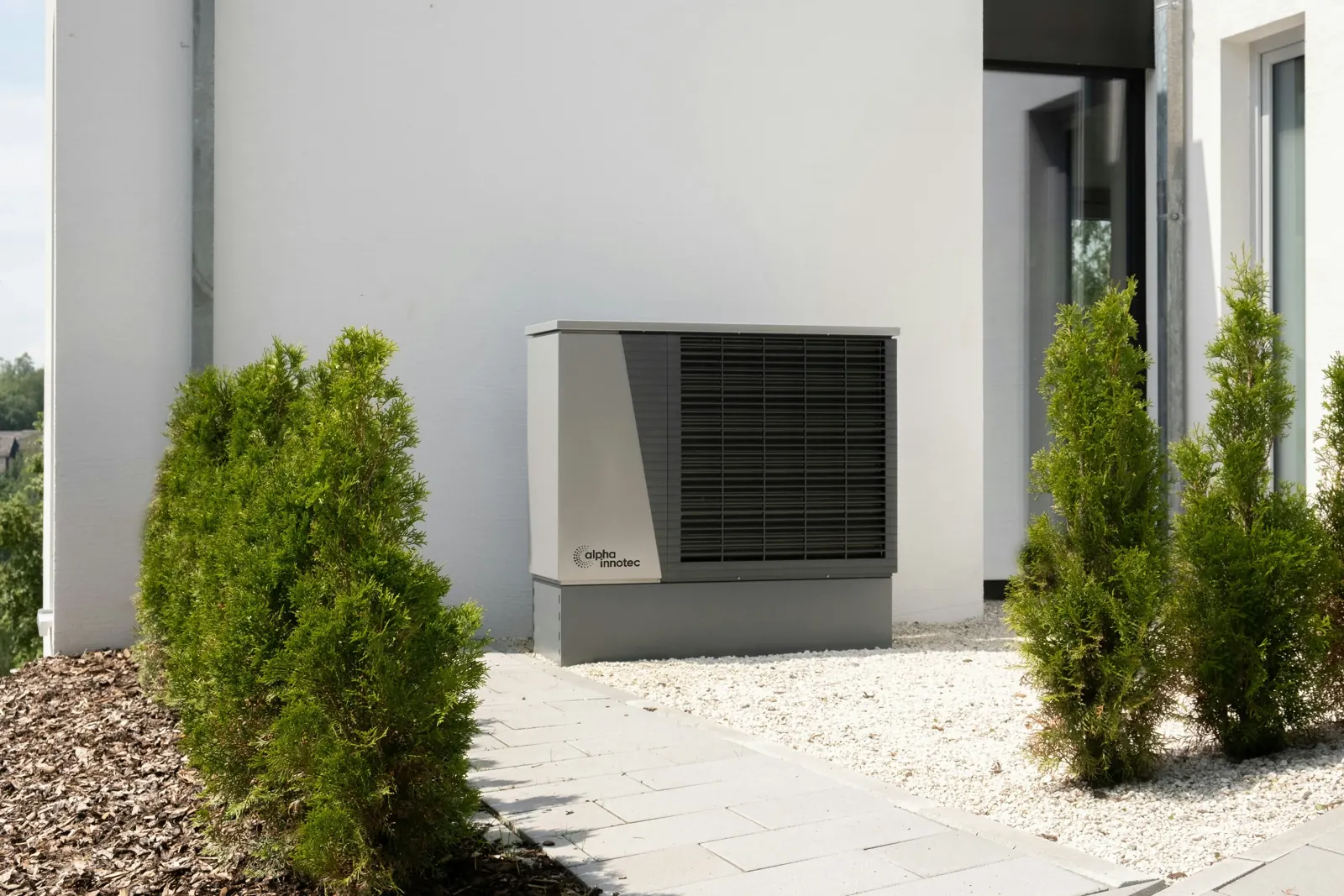 Heat pump at a modern residential house in Germany - heating law and GModG 2026